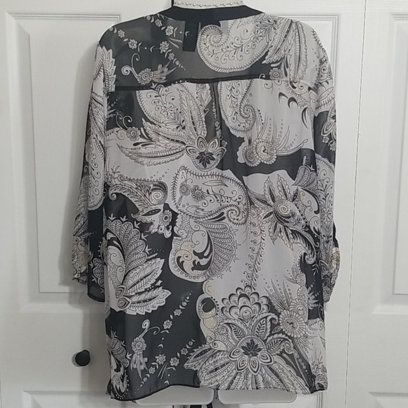 Maggie Barnes Kimono Topper - Picture 4 of 10